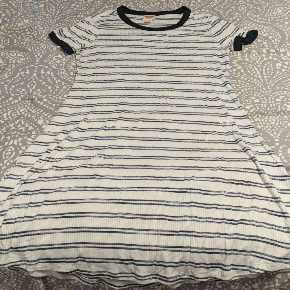 Mossimo t-shirt dress with flare